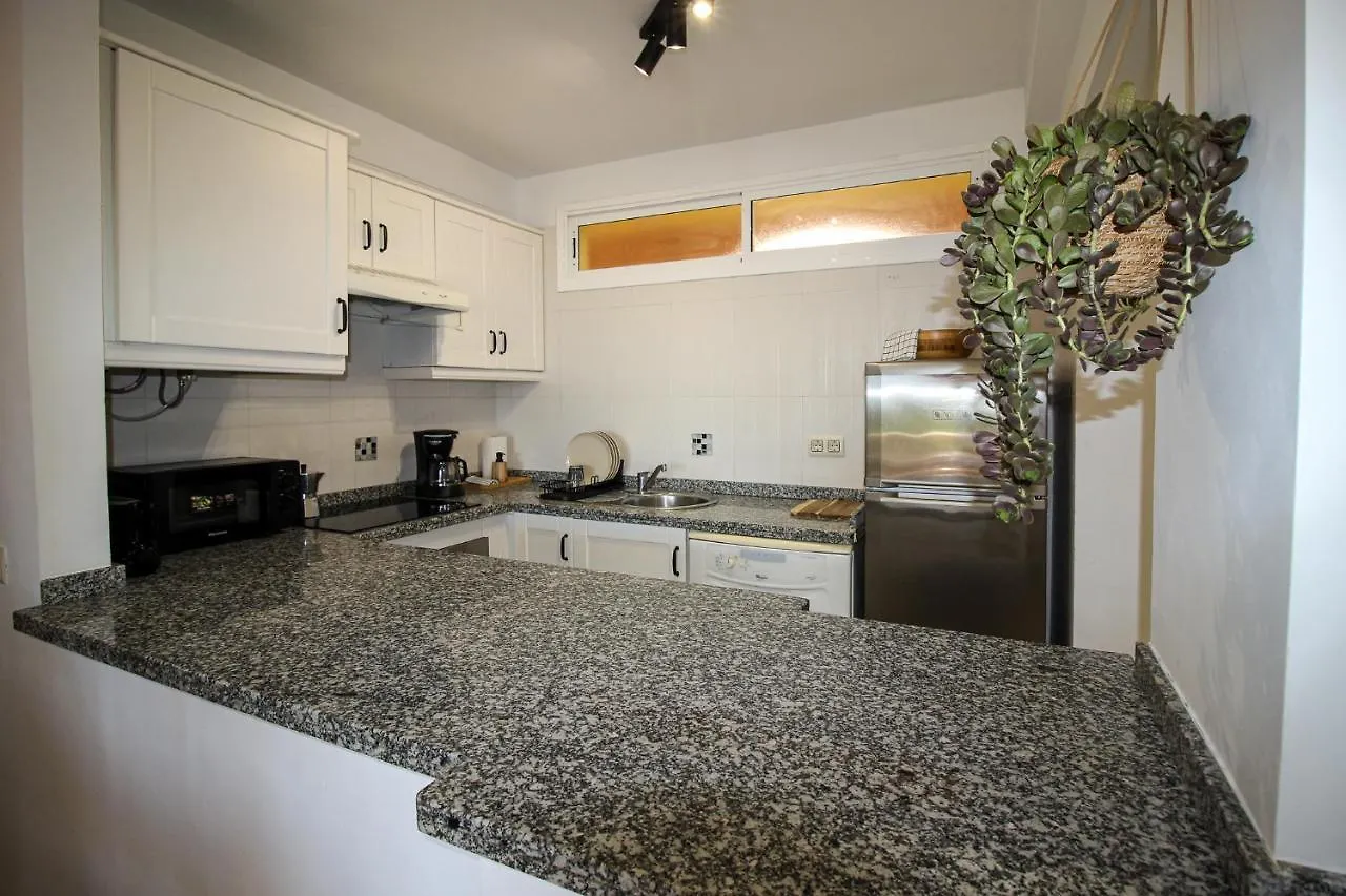 Bonito apartamento de diseño 2 dormitorios, 2 baños con terraza en Winter Gardens San Miguel de Abona